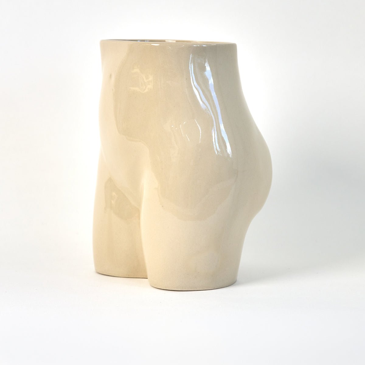 moderne Keramik Vase Körperform beige handgemacht Hamburg
